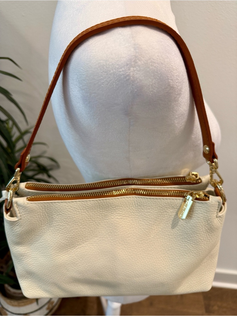 Valentina Italian white pebbled leather crossbody bag with a triple entry design - Picture 8 of 16